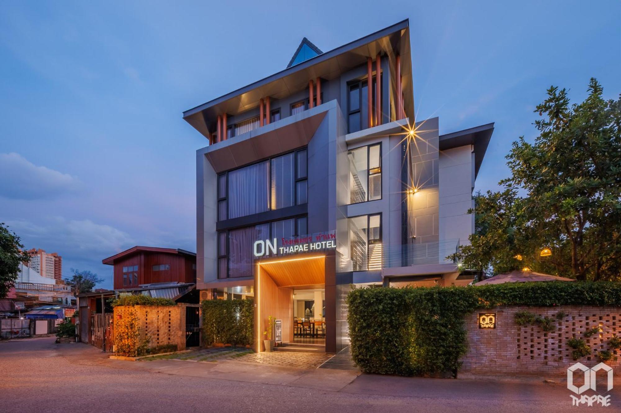 On Thapae Gate Chiangmai Otel Chiang Mai Dış mekan fotoğraf